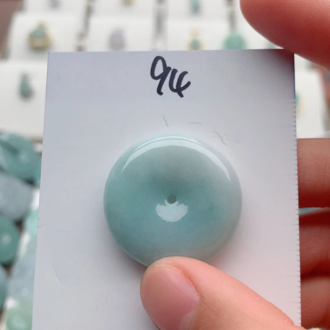 翡翠未镶嵌颈饰吊坠