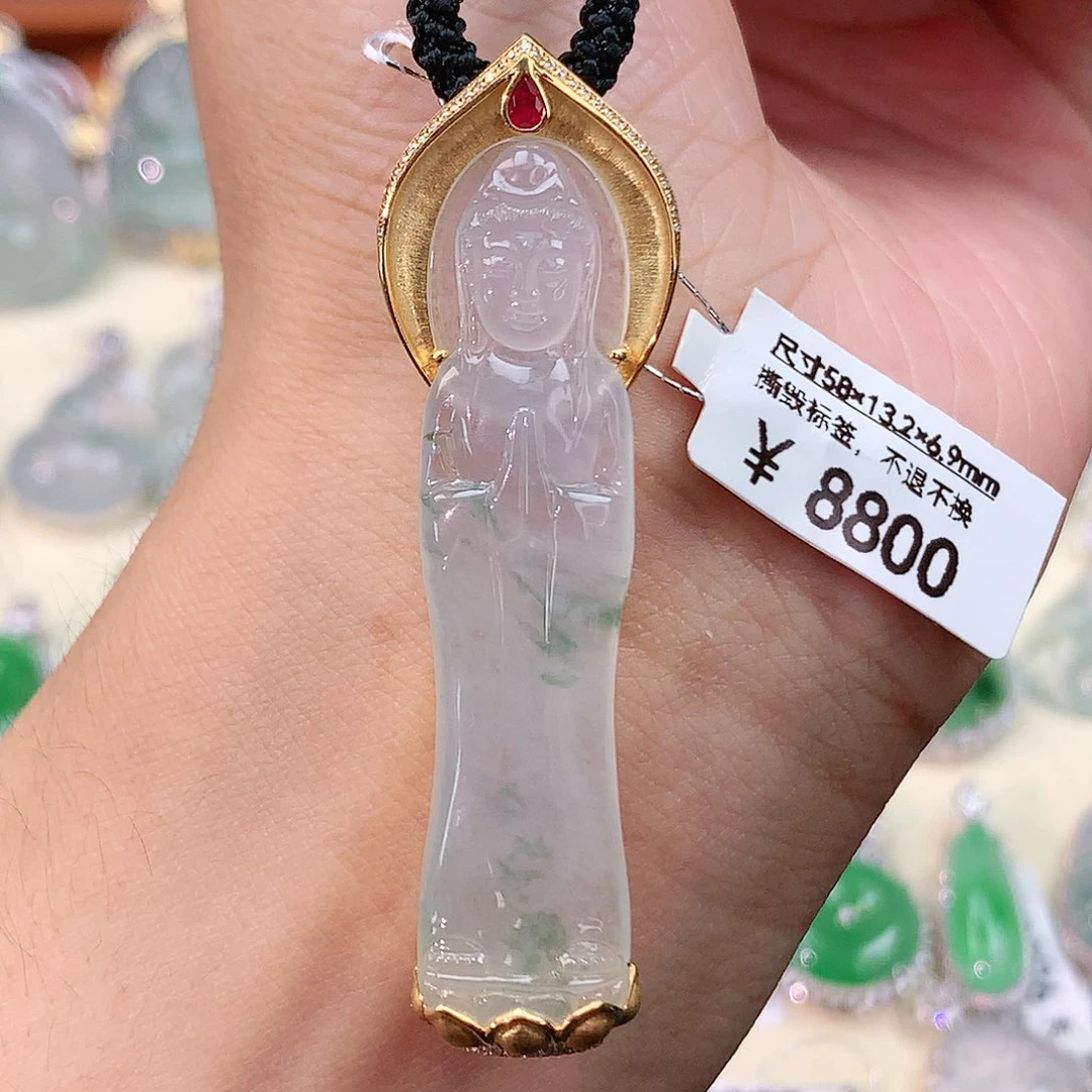 颈饰18K金镶嵌翡翠观音