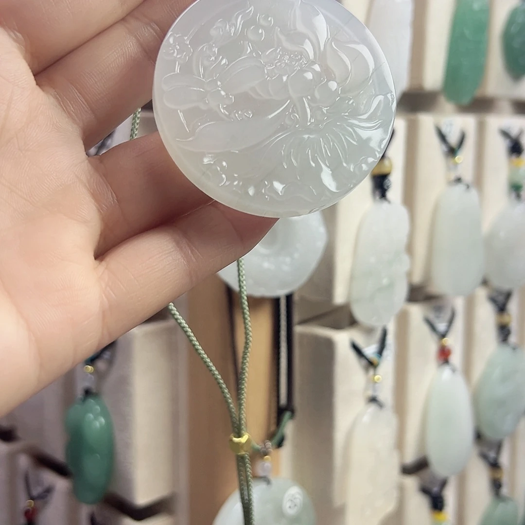 石英质玉未镶嵌颈饰