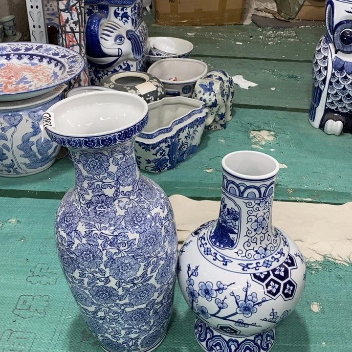 摆件小**飞手绘陶瓷花瓶两个