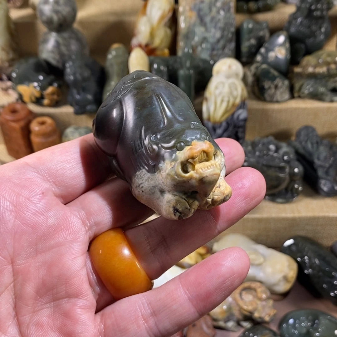 未镶嵌透闪石质玉挂件