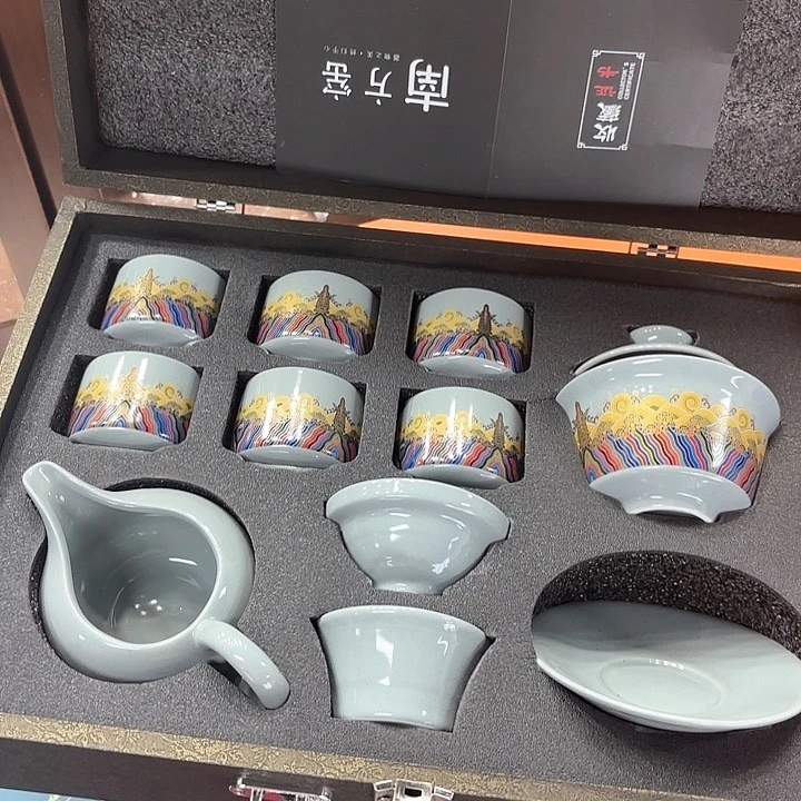孤品茶具套装等。