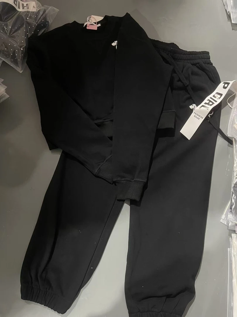 包嫂【AA1359狗狗黑色套装】2025高端运动休闲套装女宽松短裤两件套