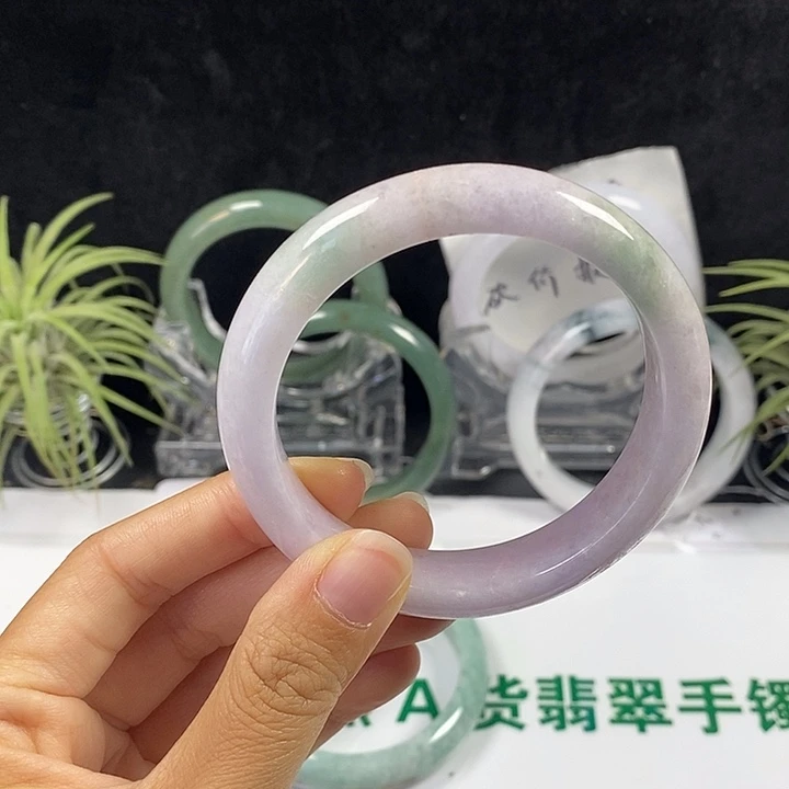 未镶嵌手镯翡翠76号。 57.5圈