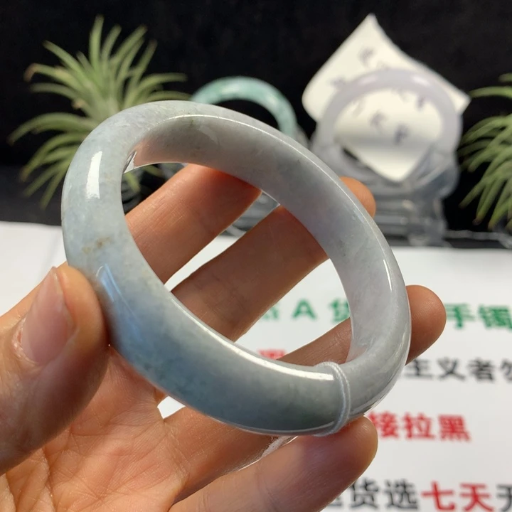 翡翠未镶嵌手镯36号。55圈