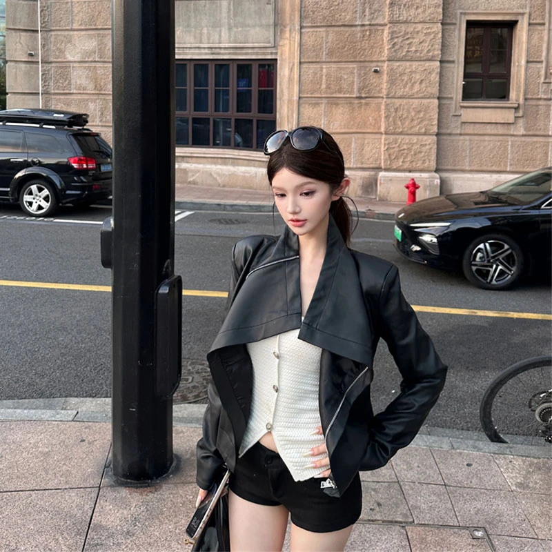 【诺丁山爵士】皮衣女机车风夹克外搭外套+内搭不规则抹胸+高腰短裤