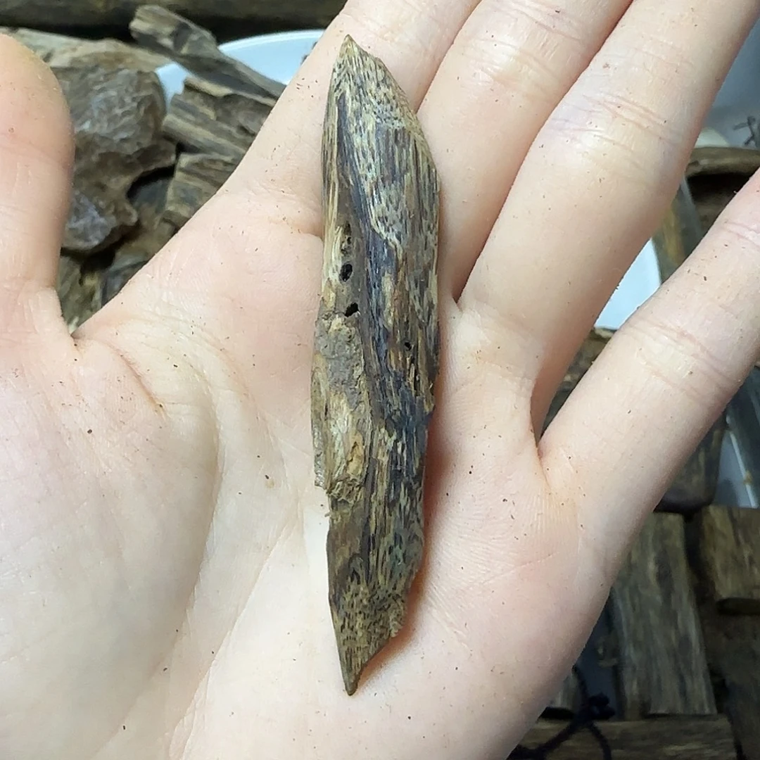 香榧木绿奇楠小吊坠熏香料子