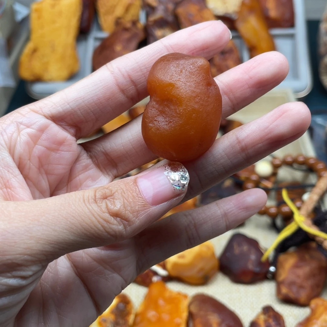 未镶嵌琥珀珠宝奇石