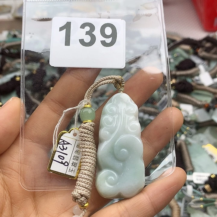 翡翠颈饰未镶嵌牛****?翡翠