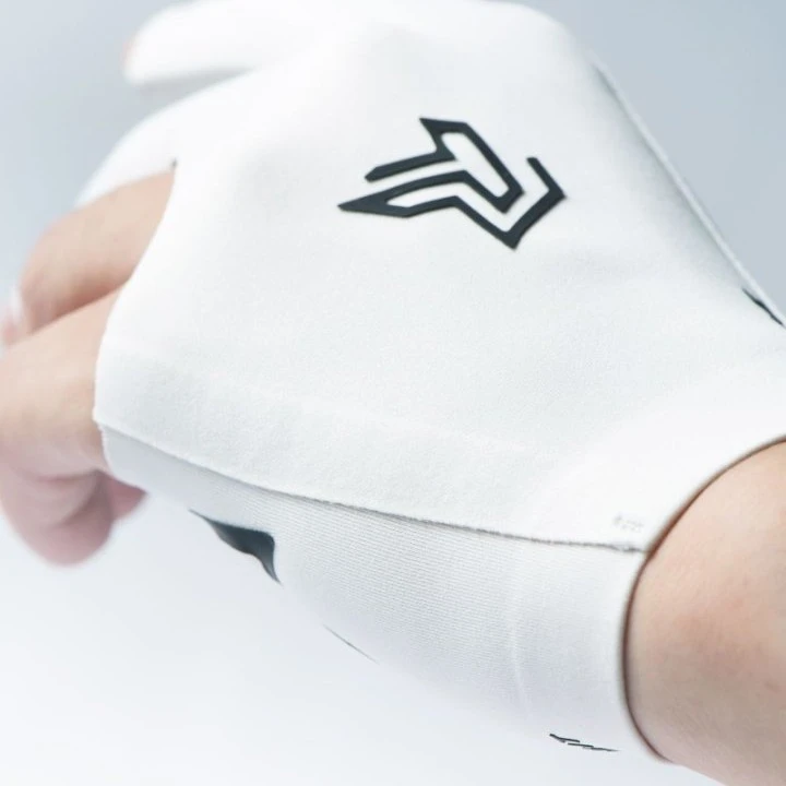 TURNING POINT无缝台球手套薄款透气防滑职业桌球台球手套专用