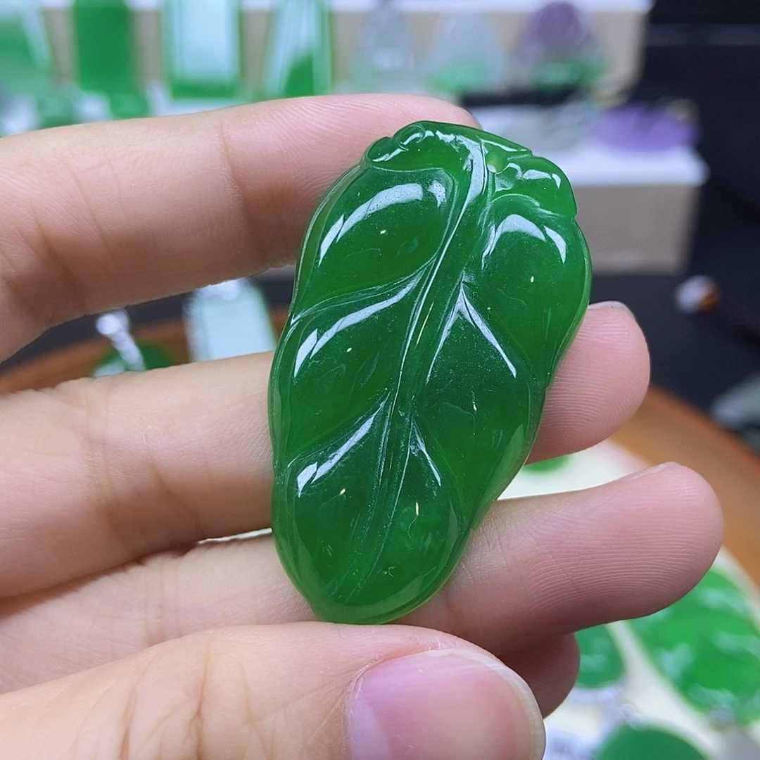 翡翠未镶嵌颈饰叶子