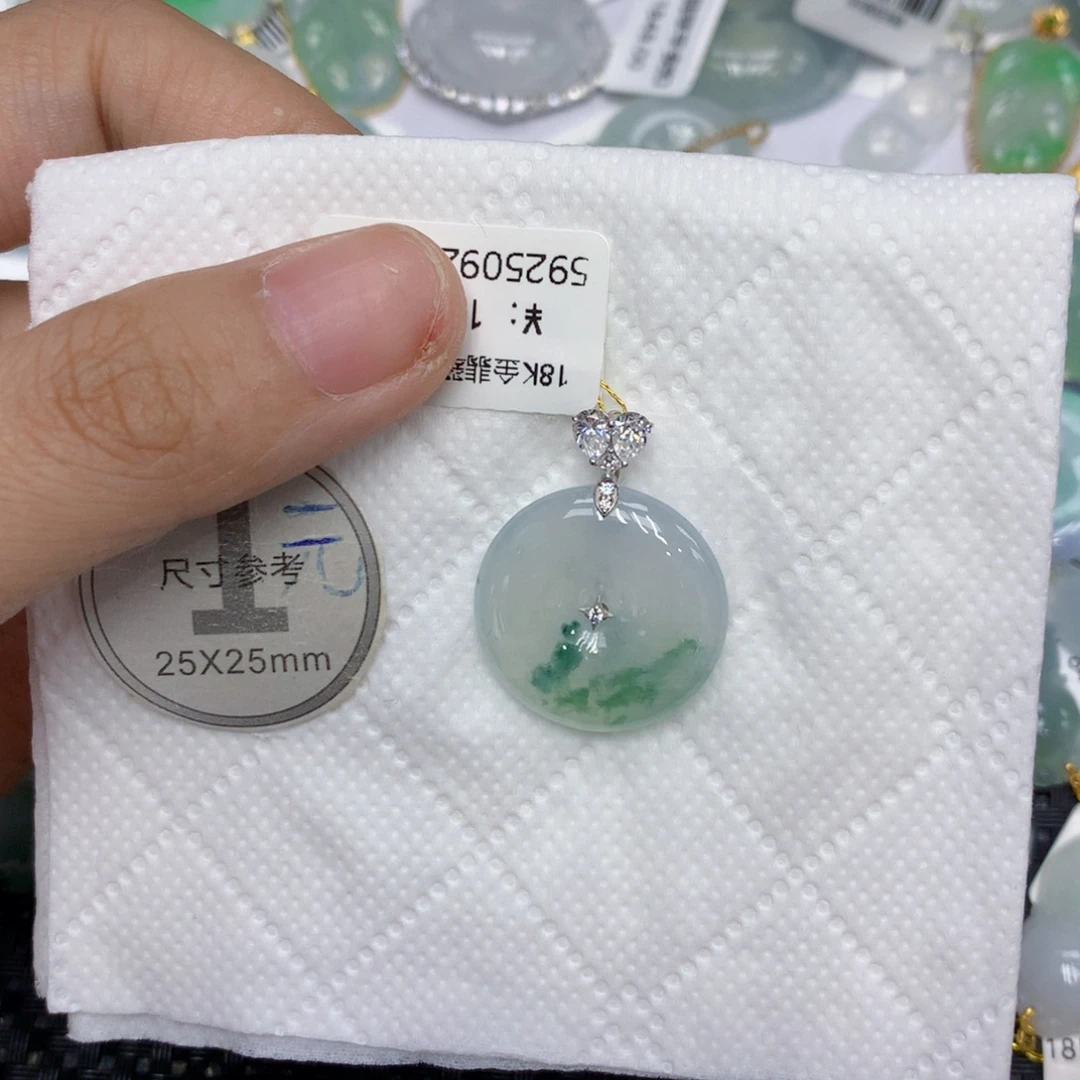 颈饰18K金镶嵌翡翠