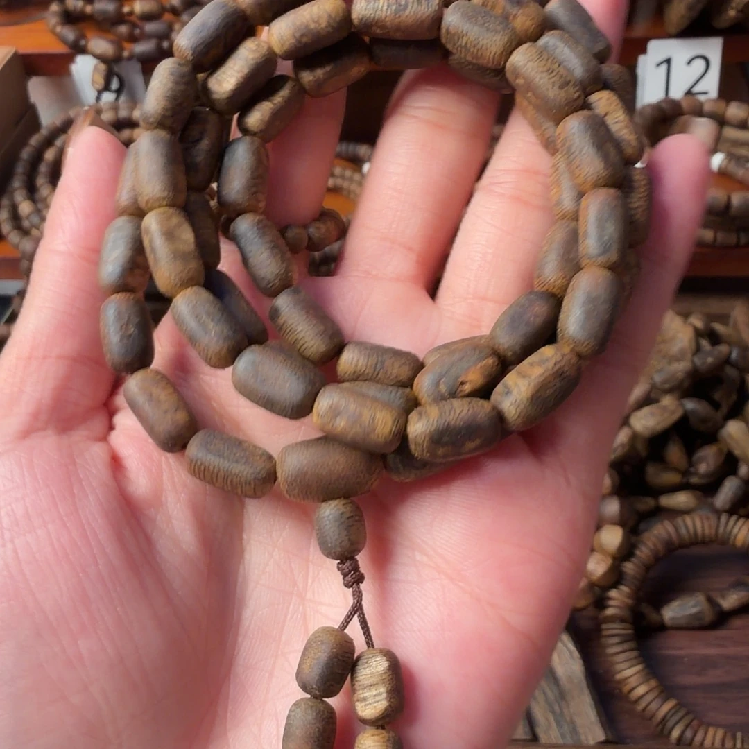 沉香碎屑沉香莺歌绿奇楠0.6铁板头瘤疤多圈多样性发一