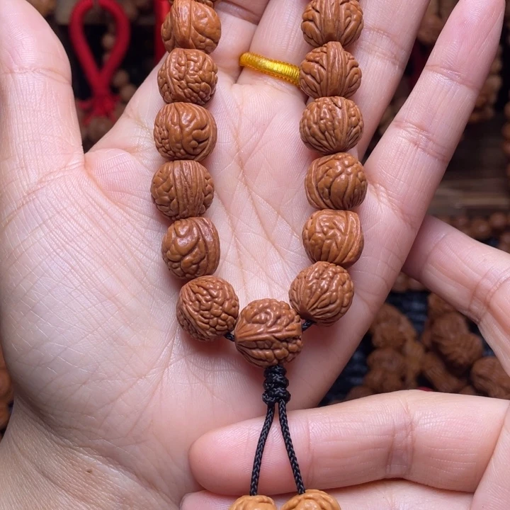 木质类龙纹桃枭挂件