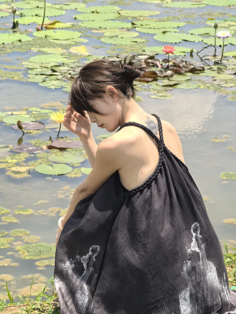 新中式复古晕染印花吊带连衣裙女夏季高级感海边度假长裙