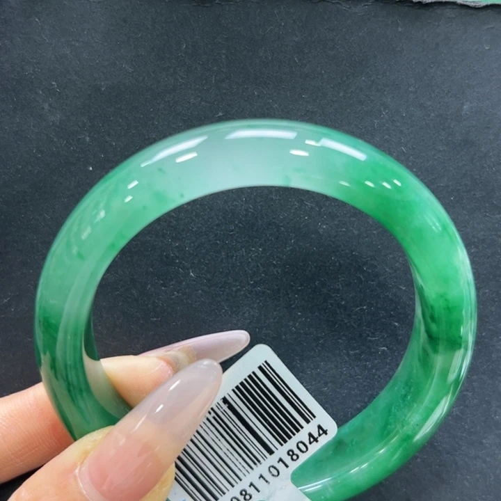 匡***佑未镶嵌手镯石英质玉