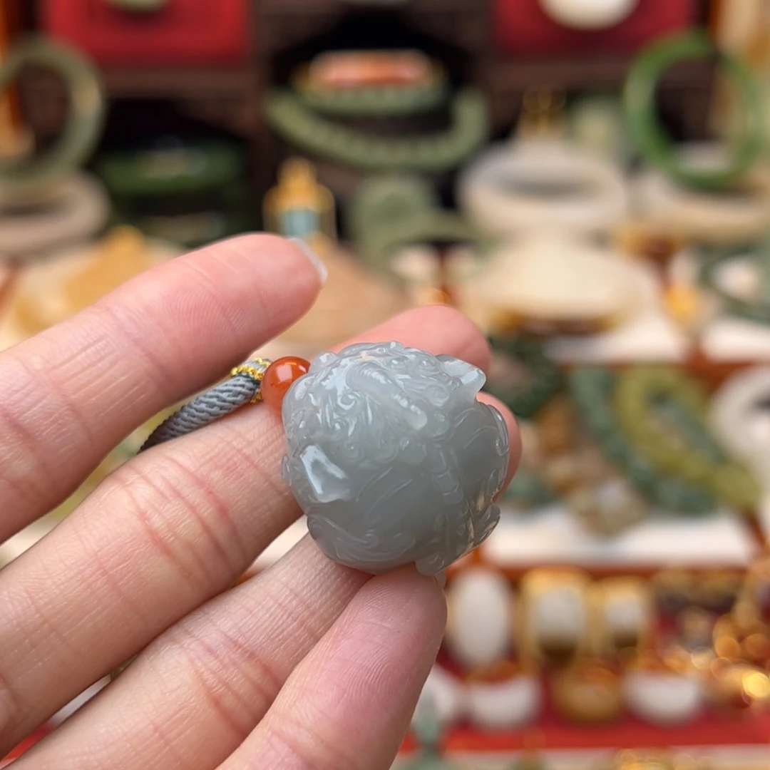 和田玉挂件未镶嵌?****