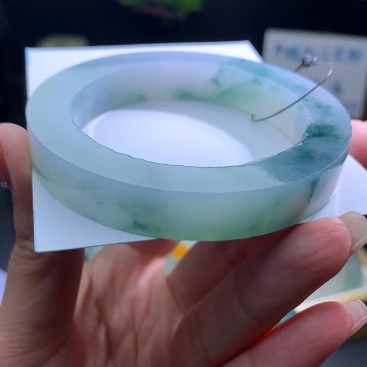 定制翡翠未镶嵌翡翠手镯