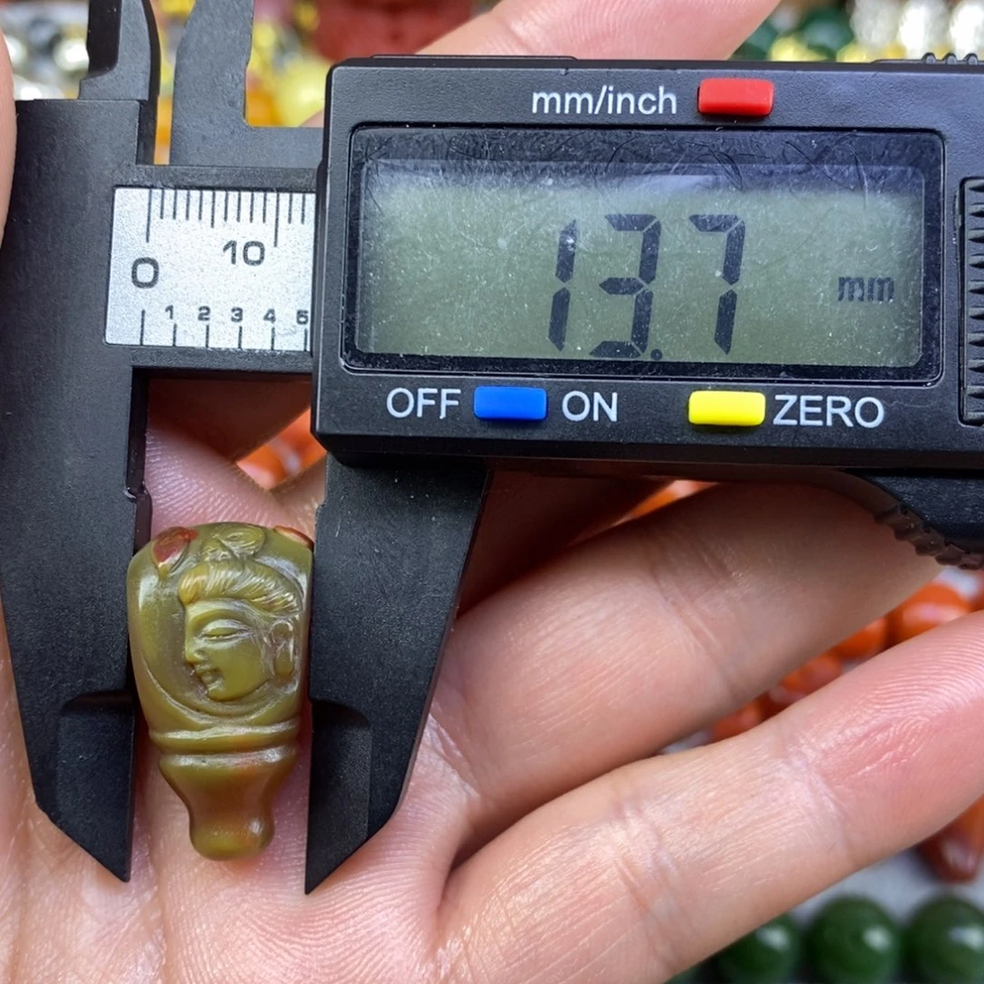 南红玛瑙未镶嵌包浆三通13mm