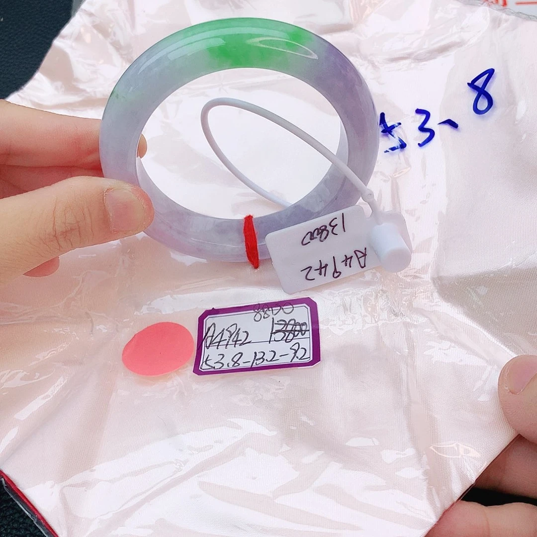 翡翠手镯未镶嵌我
