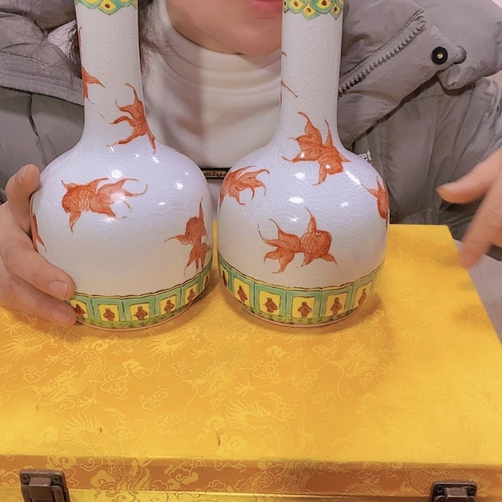 瓷片广****院瓷器和瓷器上刻