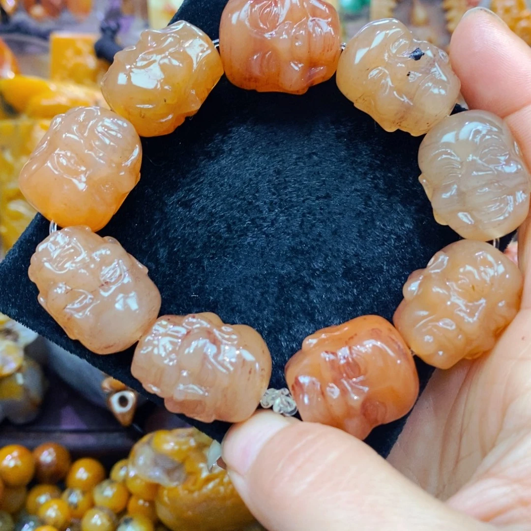 未镶嵌石英质玉（黄龙玉）颈饰