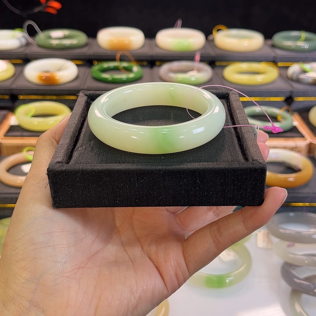 和田玉未镶嵌手镯翠青