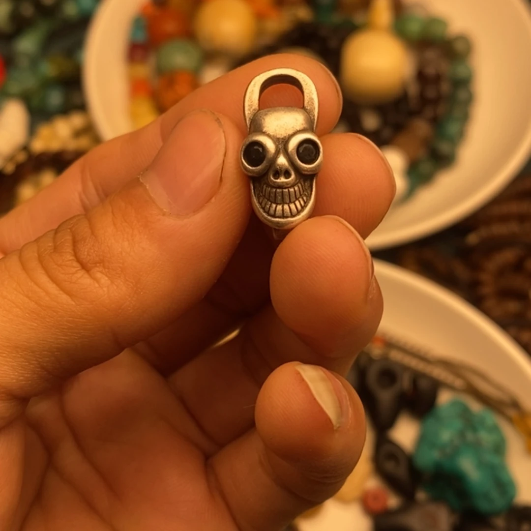 老挝石藏专扎西德勒