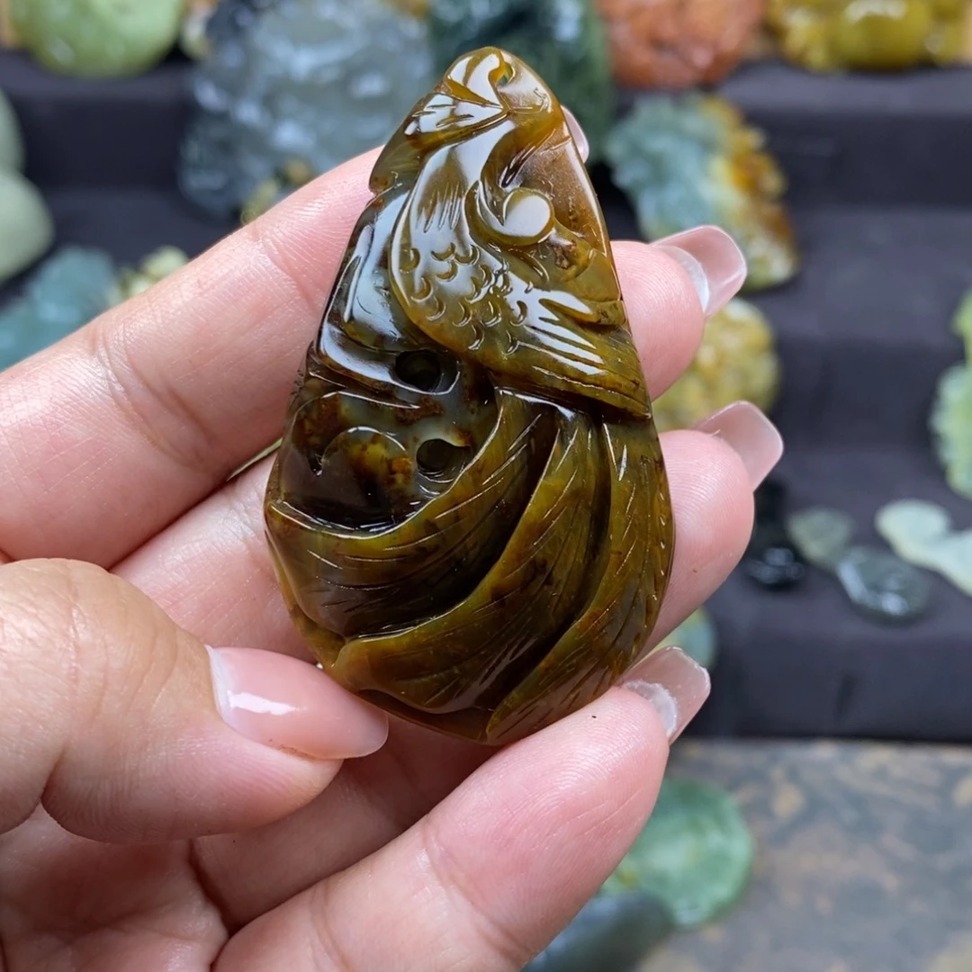 蛇纹石玉颈饰未镶嵌