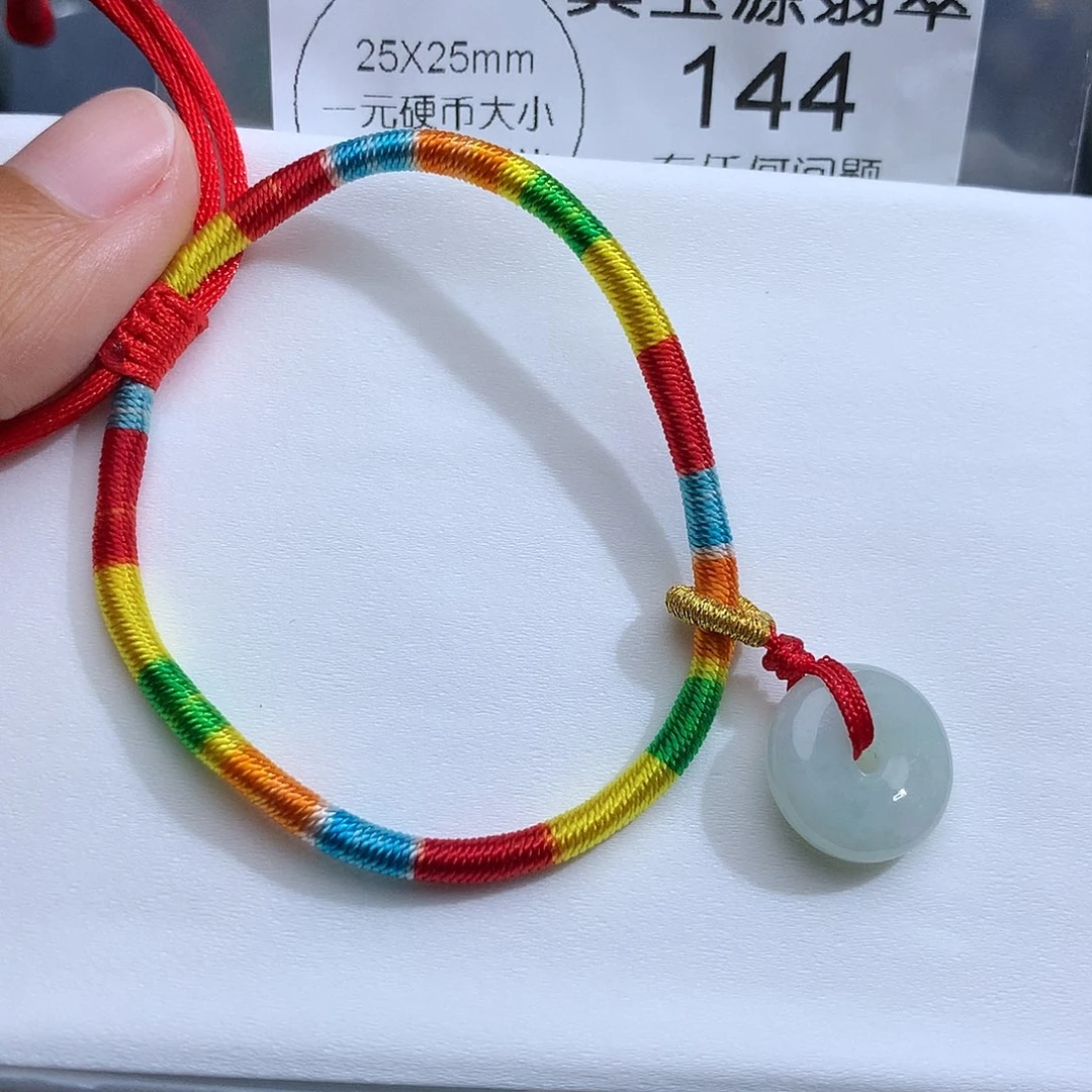 翡翠未镶嵌颈饰144。