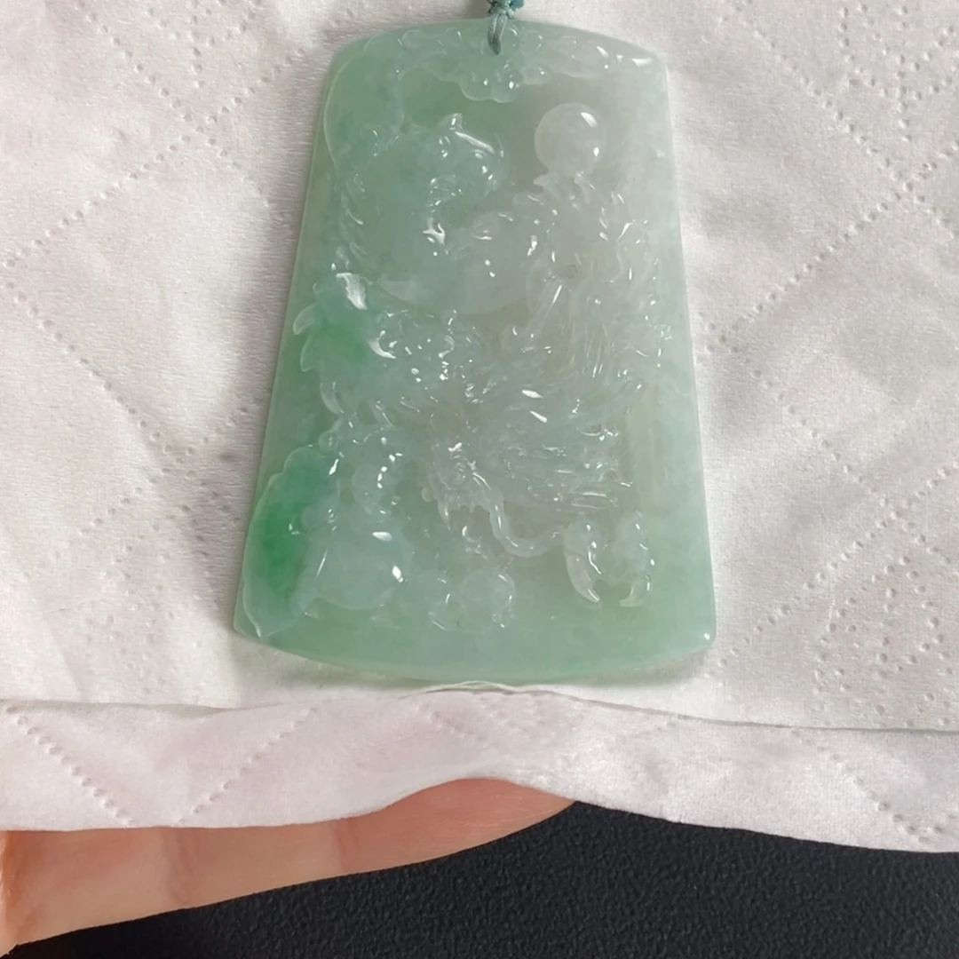 翡翠颈饰未镶嵌建**爹龙牌