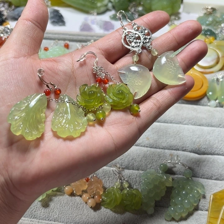 蛇纹石玉合金耳饰