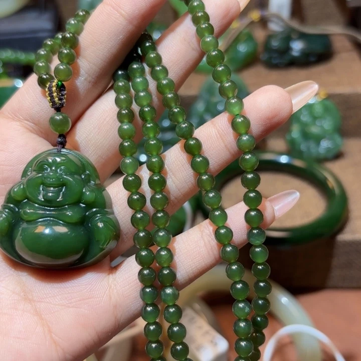 颈饰未镶嵌和田玉（碧玉）