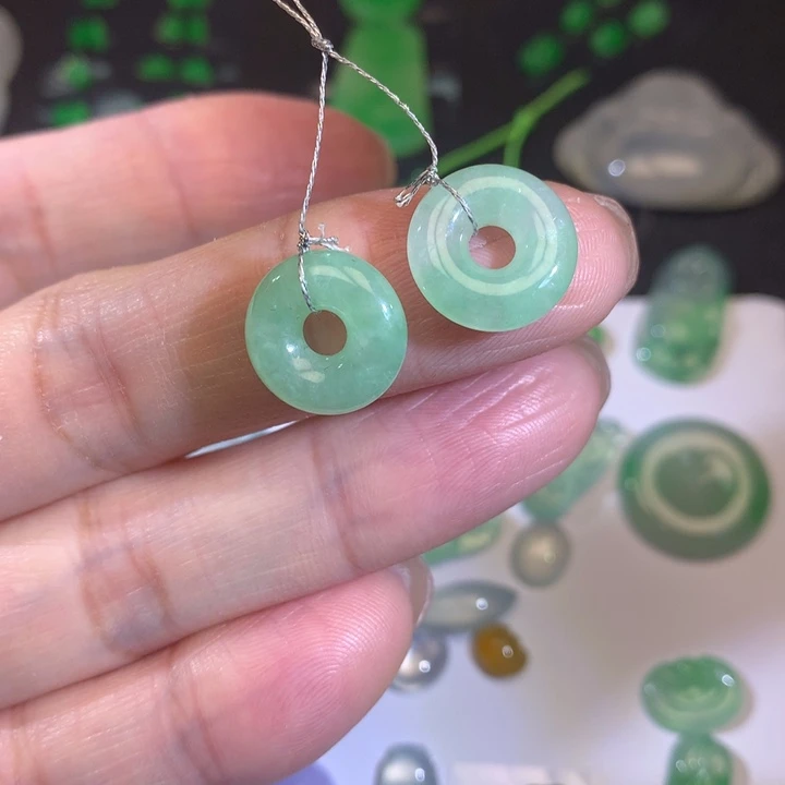 翡翠未镶嵌套链甜甜圈