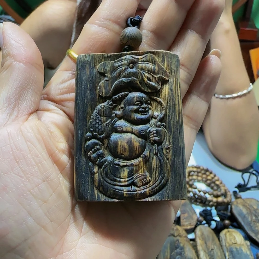 吊坠沉香渔*海南白奇乌身老料雕刻渔佛公带绳21克