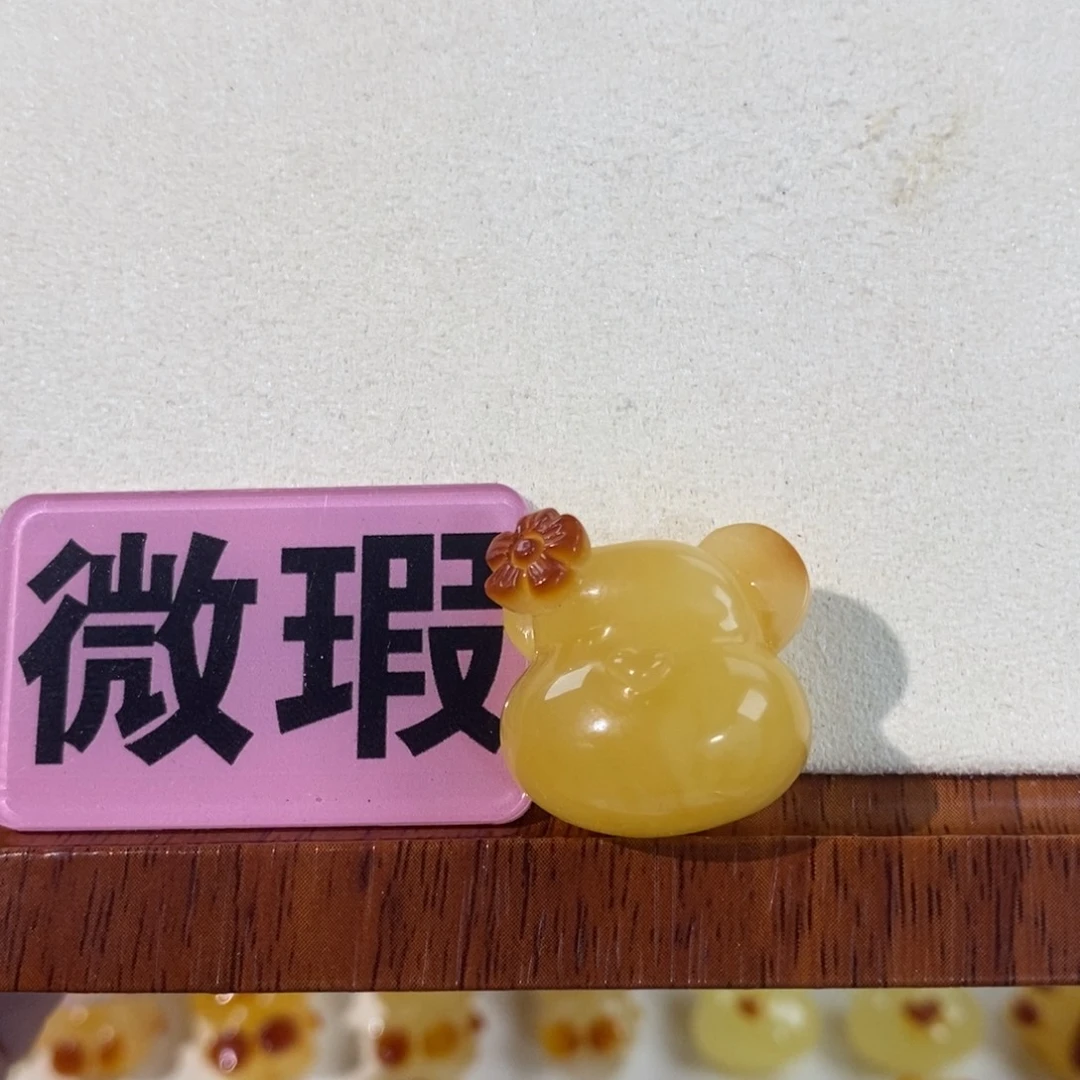 裸石蜜蜡未镶嵌熊头