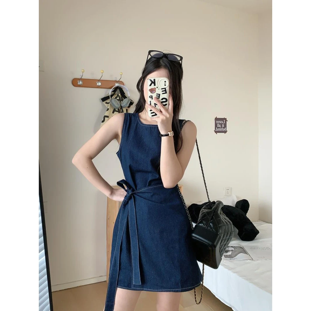 牛仔无袖连衣裙女2025夏季设计感绑带薄款背心裙收腰显瘦字短裙