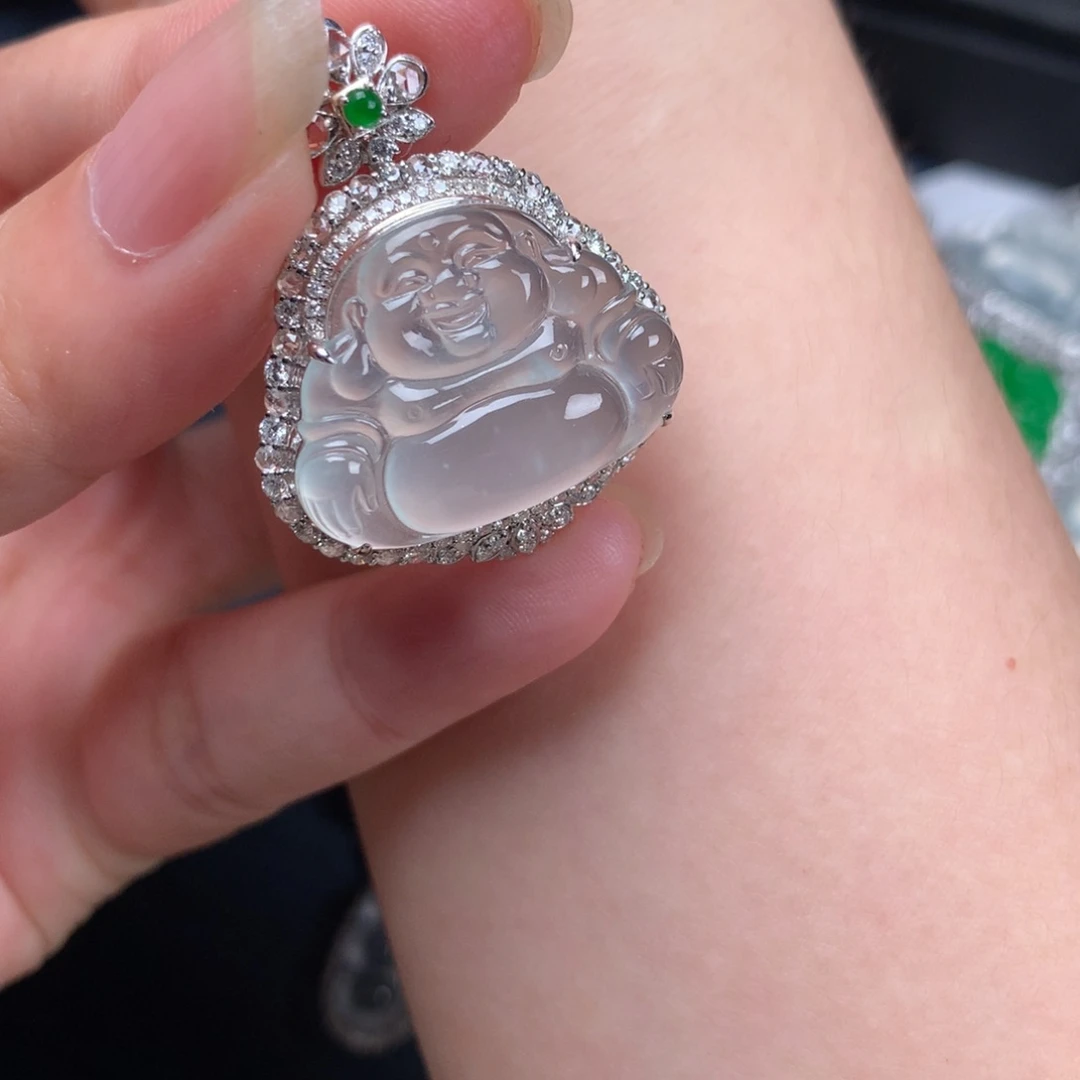 颈饰18K金镶嵌翡翠蓝冰佛公