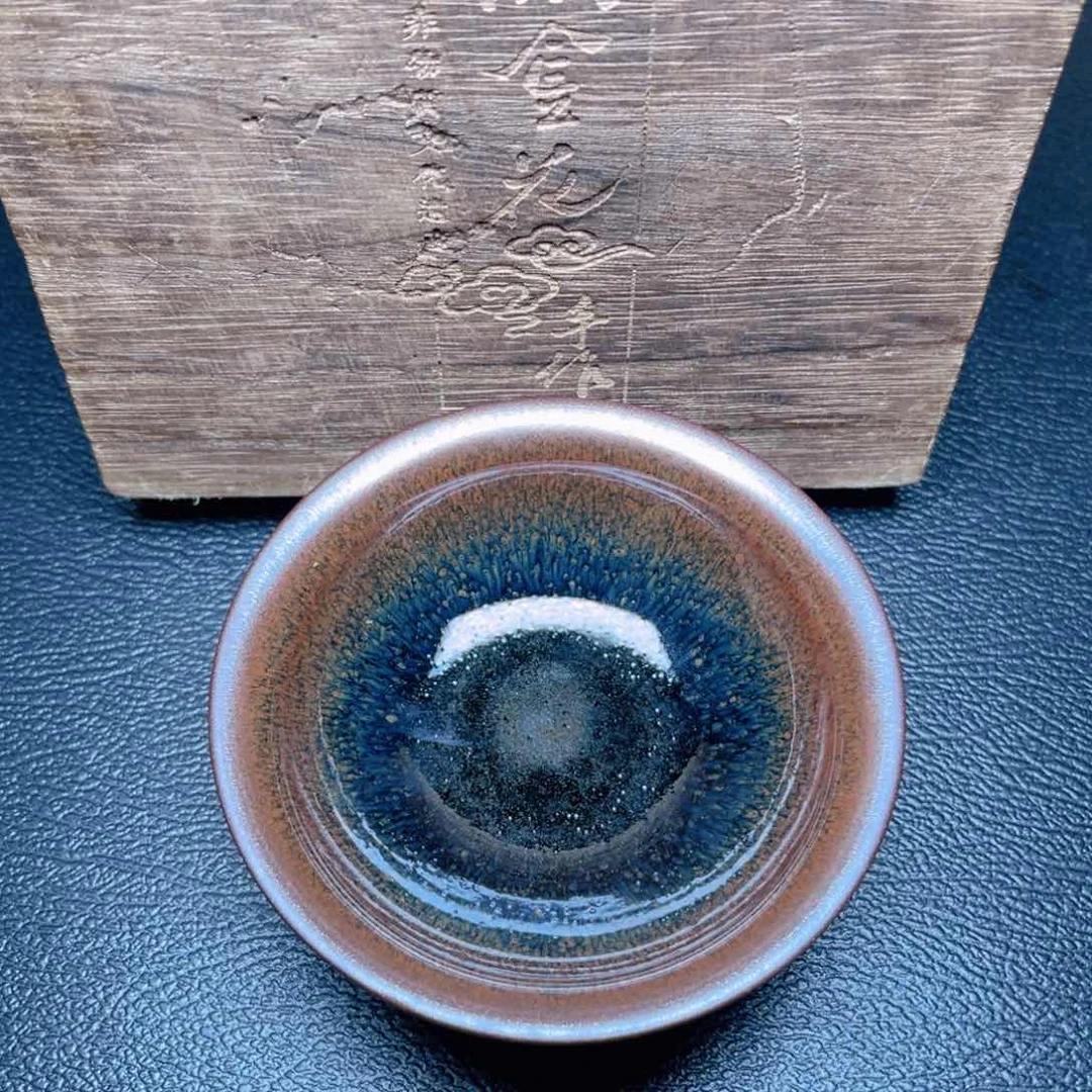 茶盏滴滴答答的声音响