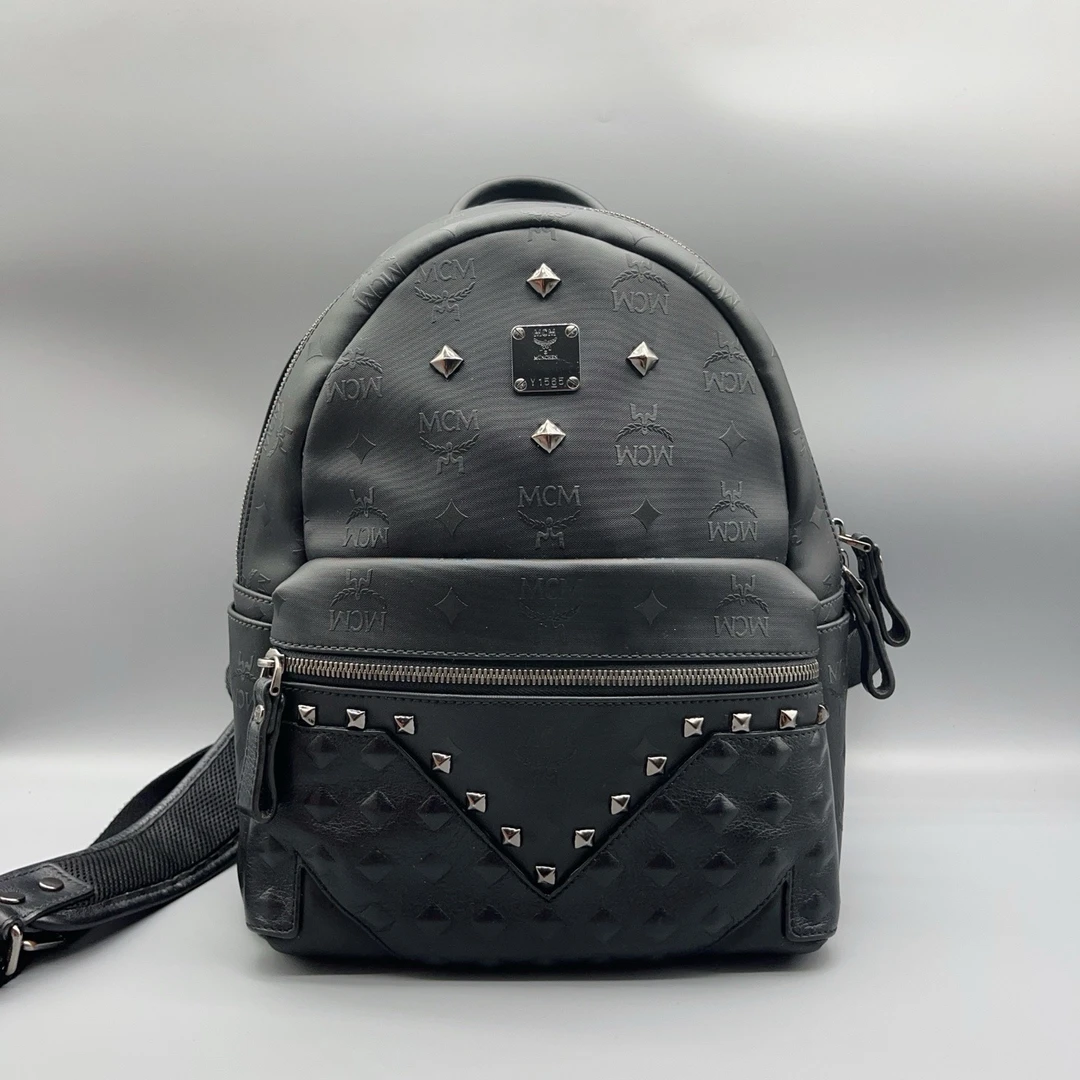 95新 MCM  黑色铆钉双肩包 1665 9195