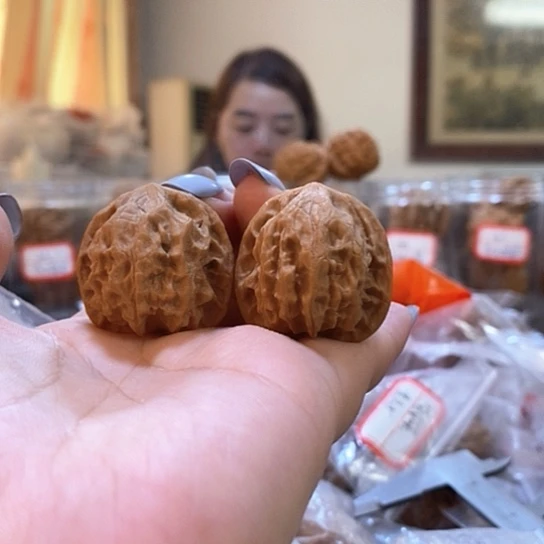 文玩核桃吊坠31珊瑚纹有修