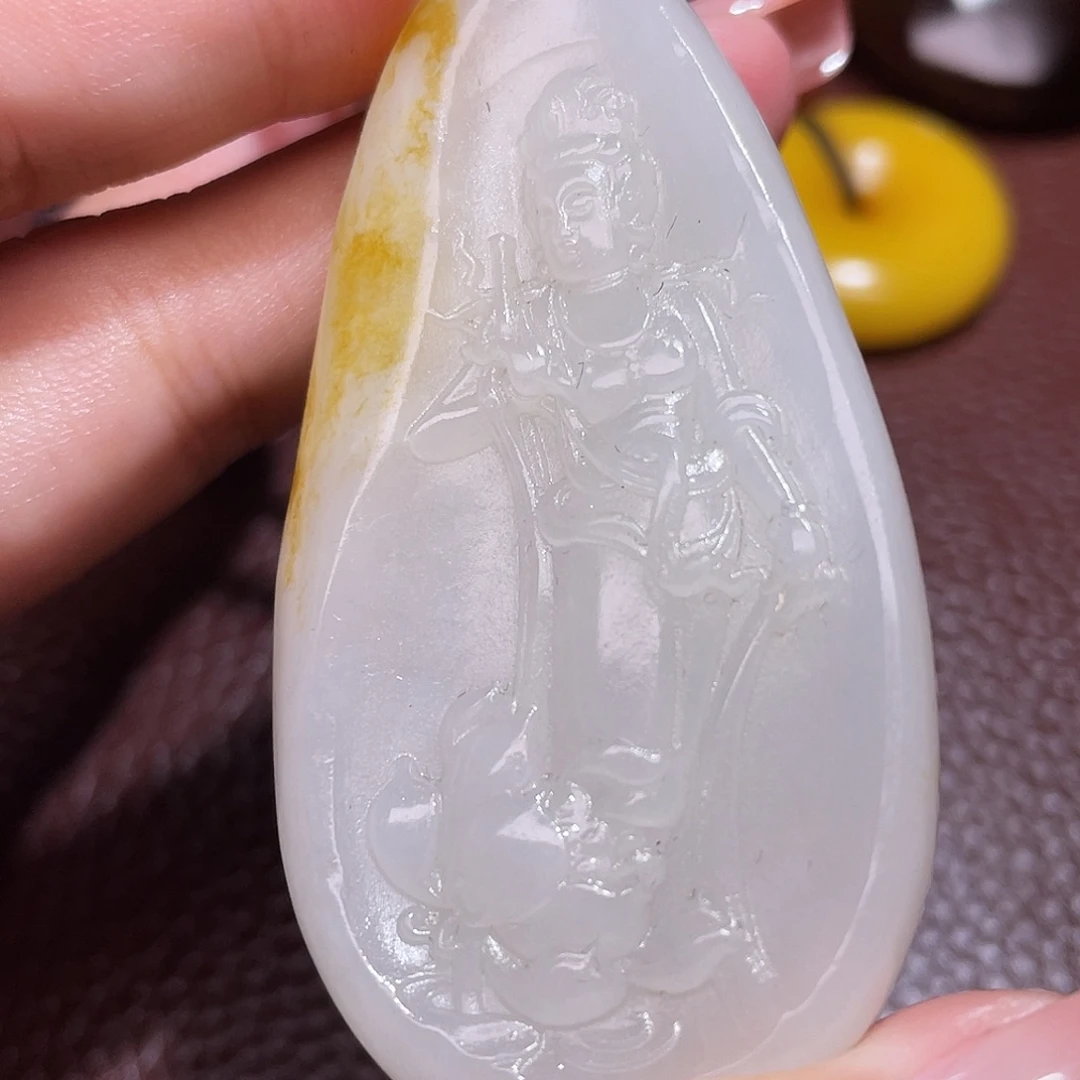 和***祥和田玉未镶嵌颈饰