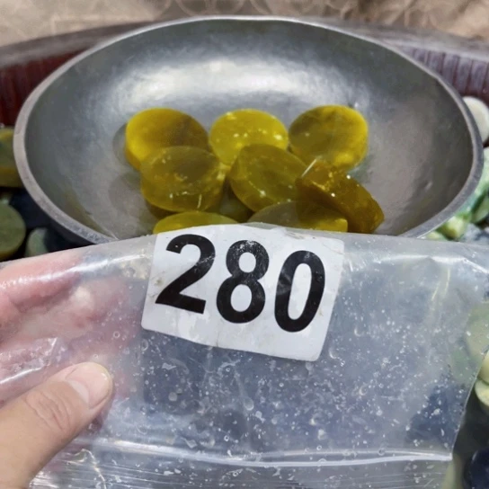 未镶嵌蛇纹石玉珠宝奇石