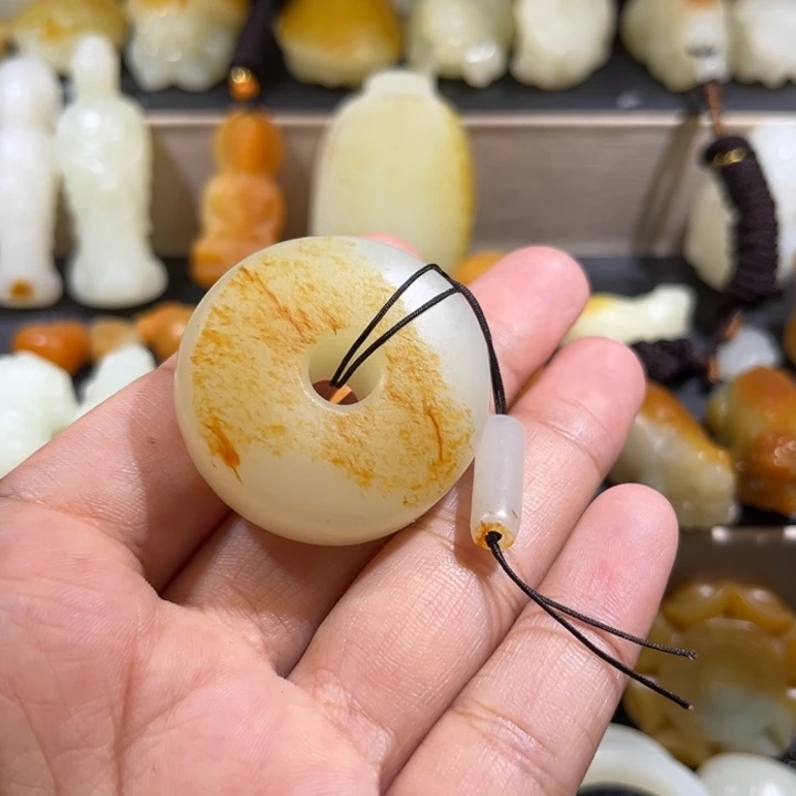 西***天和田玉未镶嵌颈饰