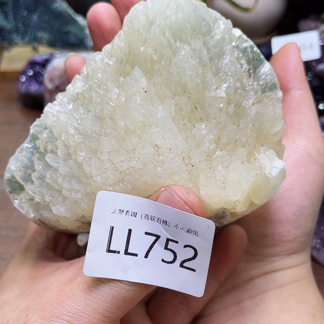 阿***林未镶嵌水晶大型摆件（非配饰）