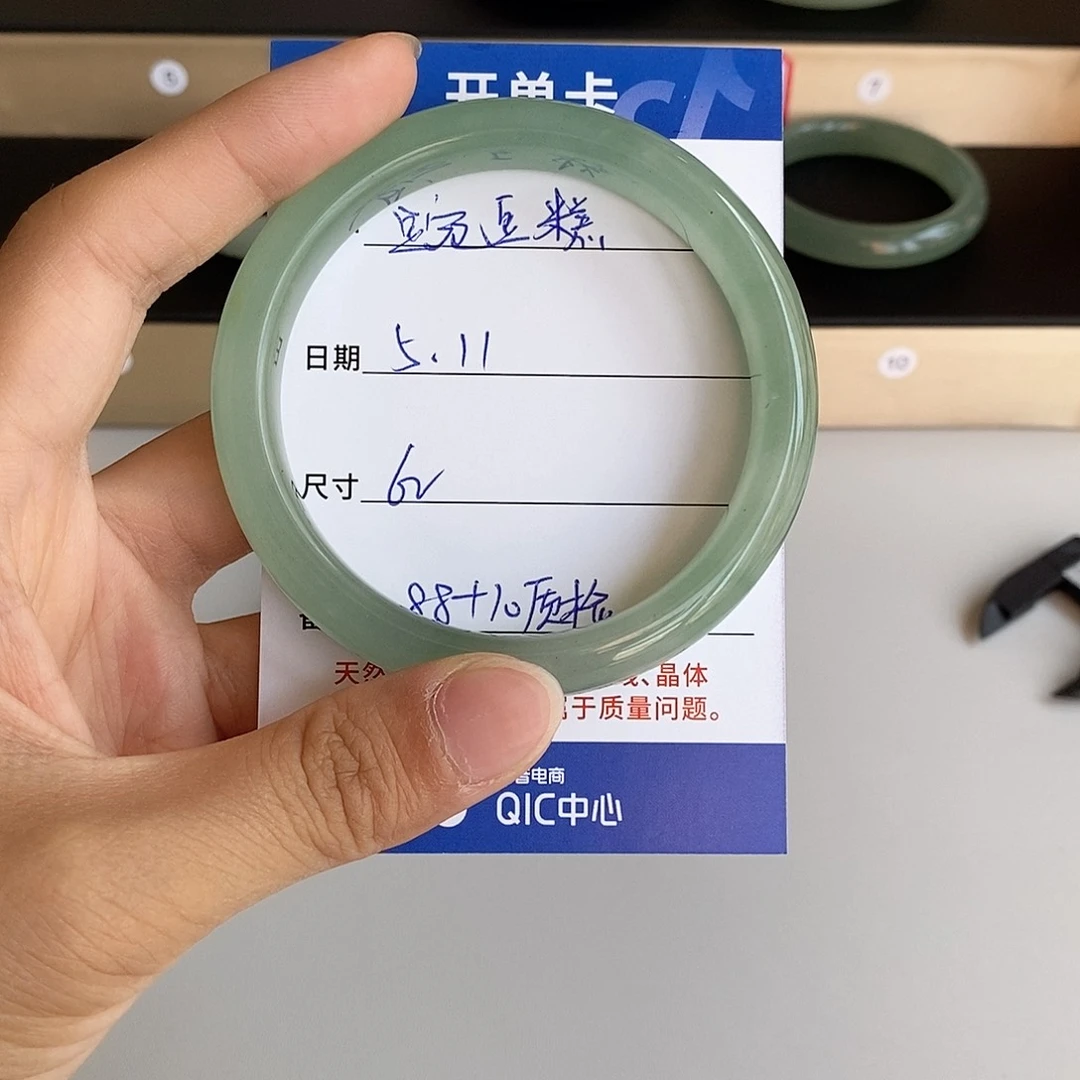 石英质玉手镯未镶嵌一***糕