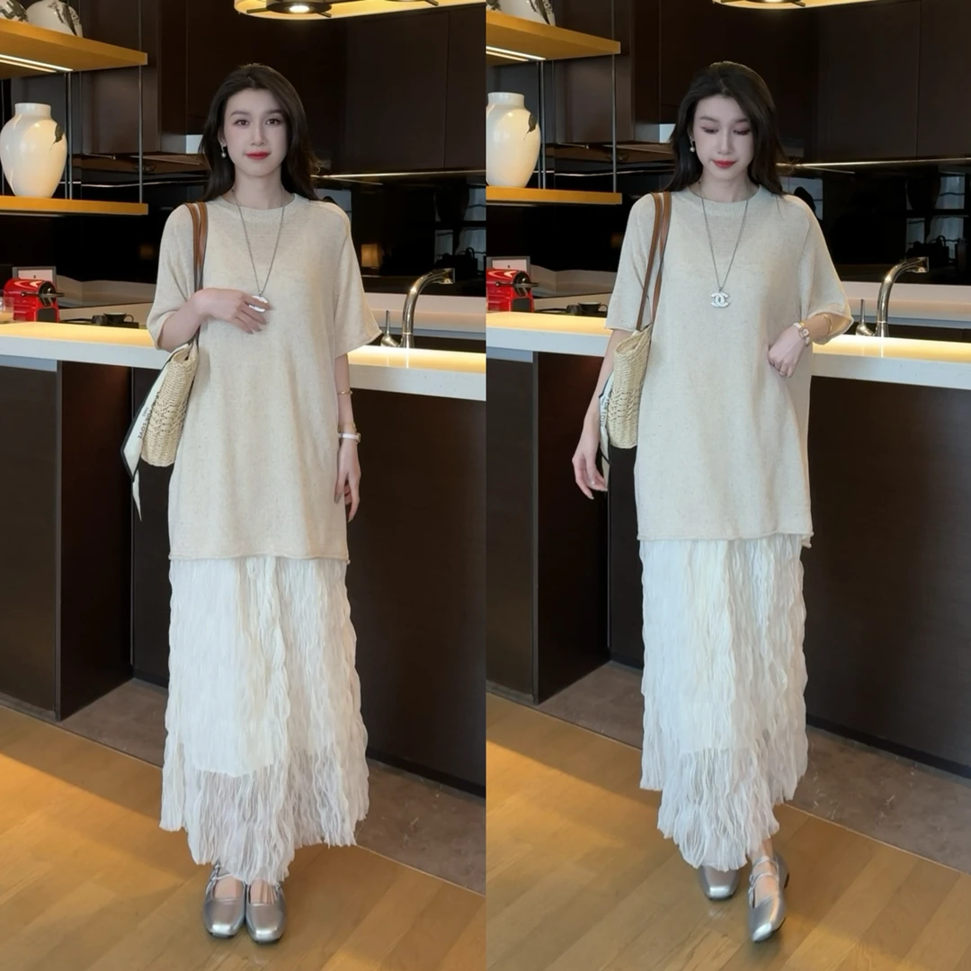 纯色和纸纱定织款针织短袖T恤+设计感百搭半身裙套装