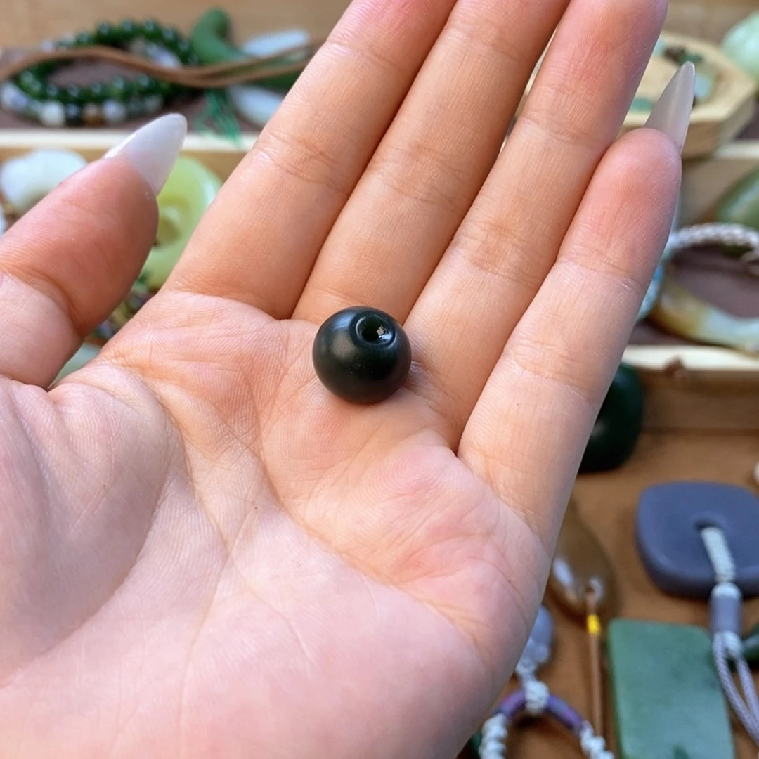 伍****和田玉（糖玉）未镶嵌颈饰