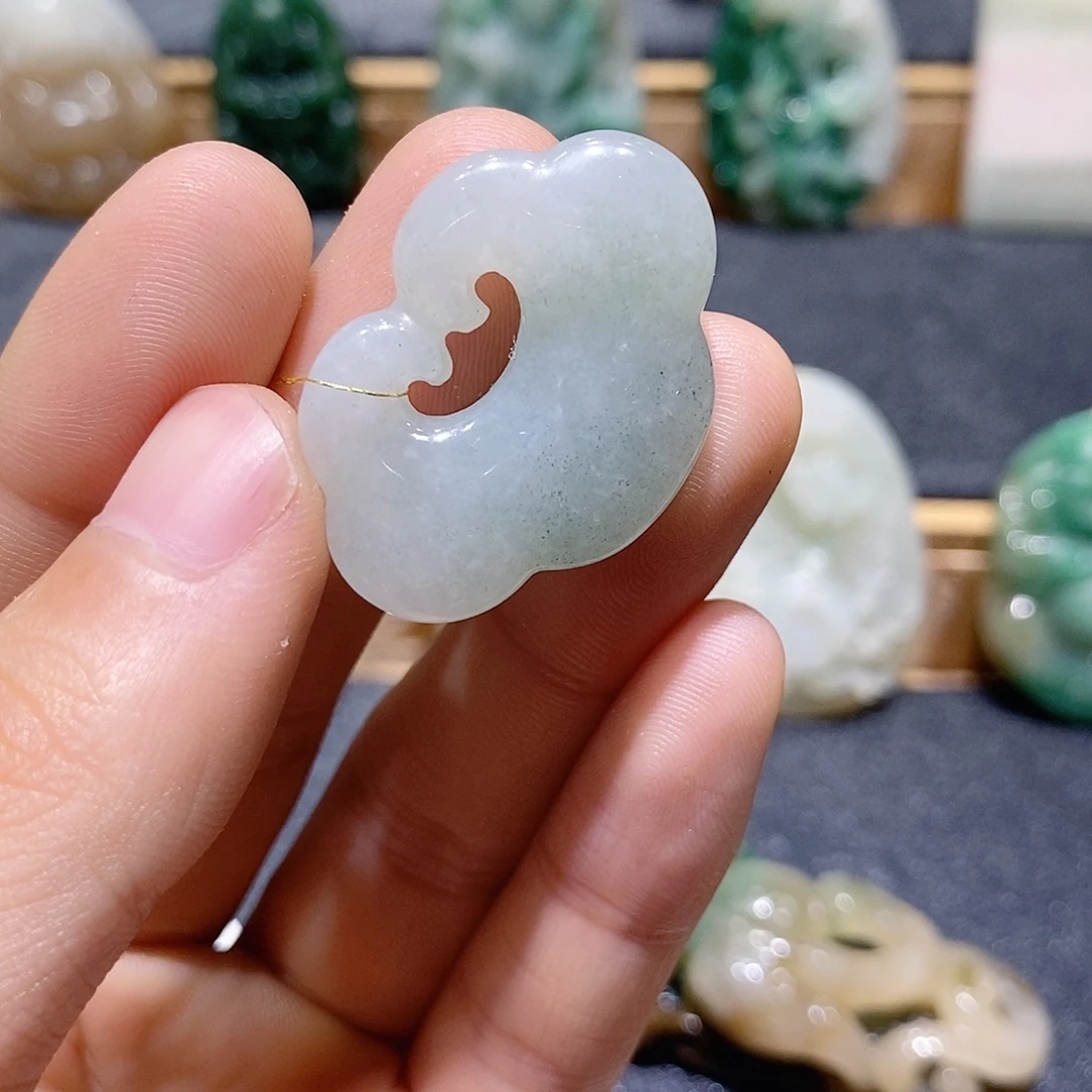 独山玉未镶嵌吊坠