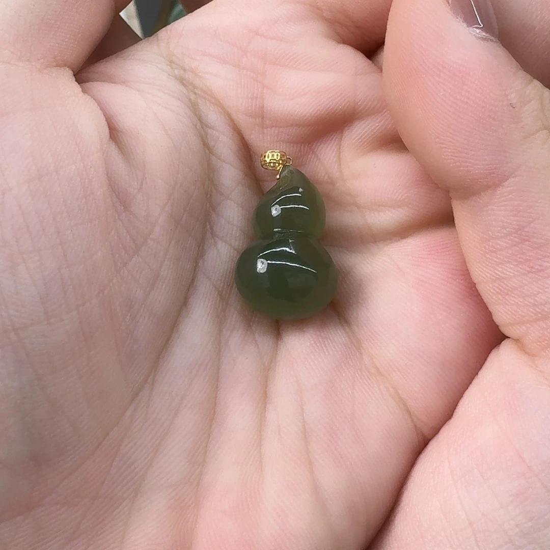 颈饰18K金镶嵌和田玉（糖玉）